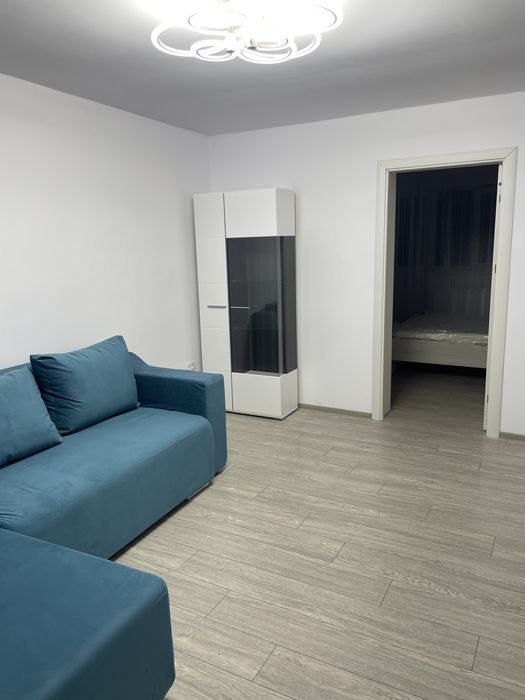 Vand apartament 2 camere  zona Club Lira proaspat renovat , complet utilar, parter, ideal si pentru spatiu comercial..