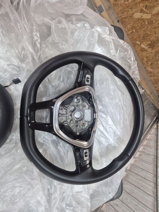 Vând volan cu airbag vw Passat b8