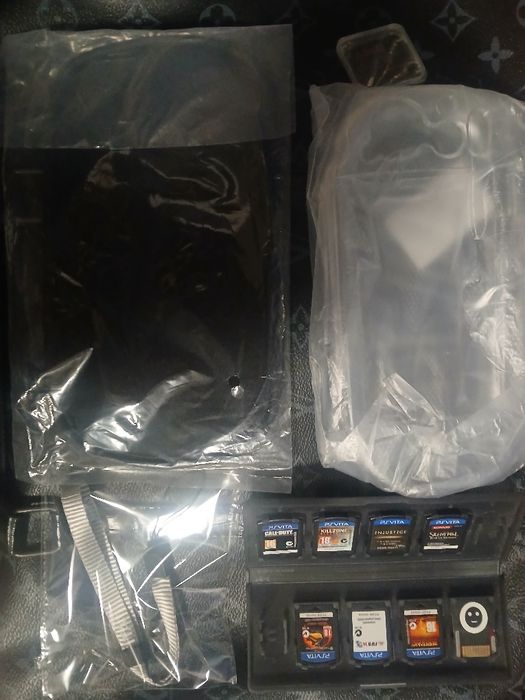 Assalom alekum Psp Vita uchun Aksezsuarlar sotiladi