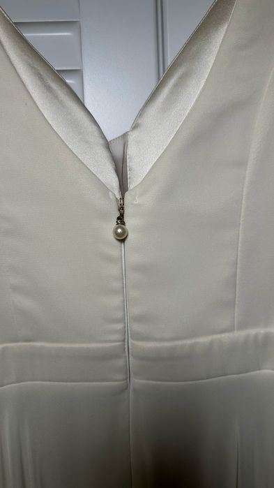 Платье цвета слоновой кости