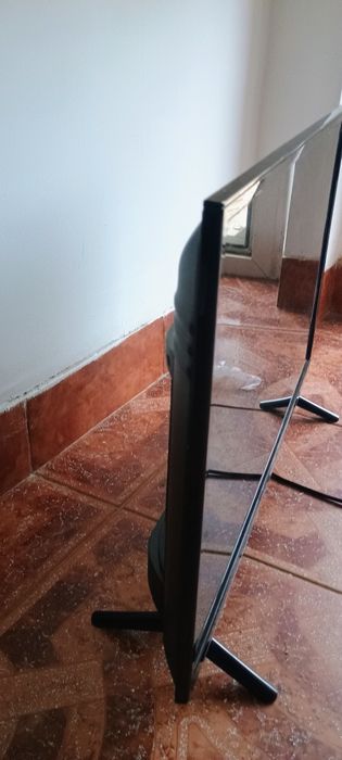 Televizor cu diagonala de 64