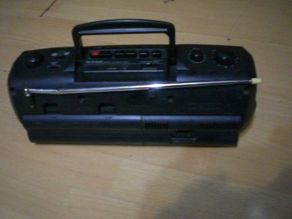 Касетофон  SONY работи