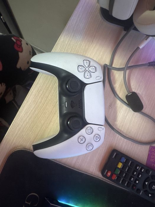 Vand ps5 folosit o luna