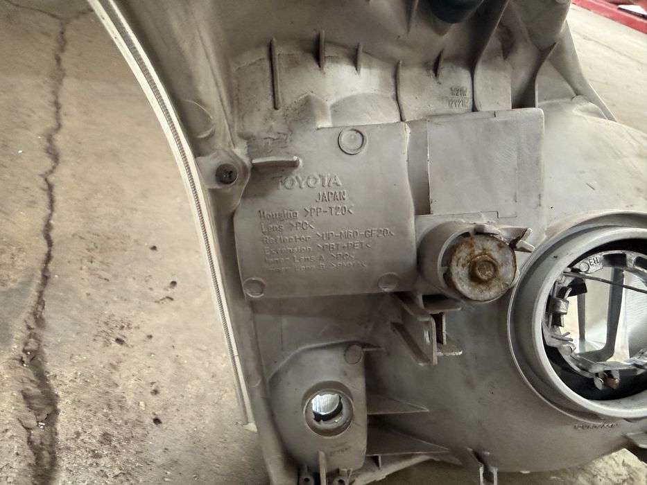 Фарове Toyota Landcruiser J120
