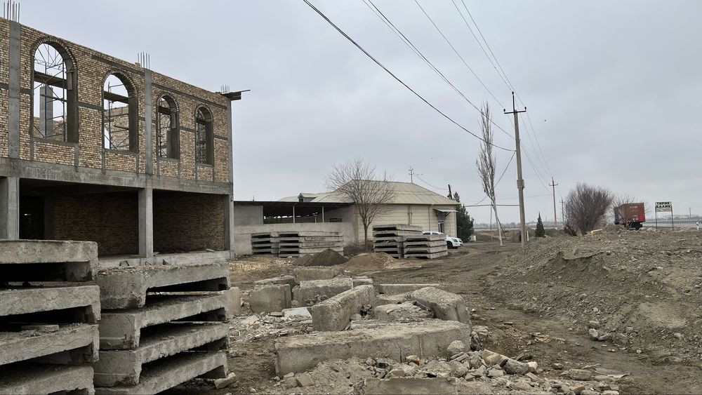 Plitalar sotiladi b/u sifati zôr