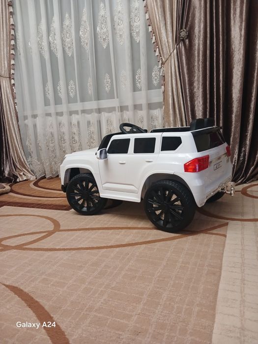 Продам детскую машину