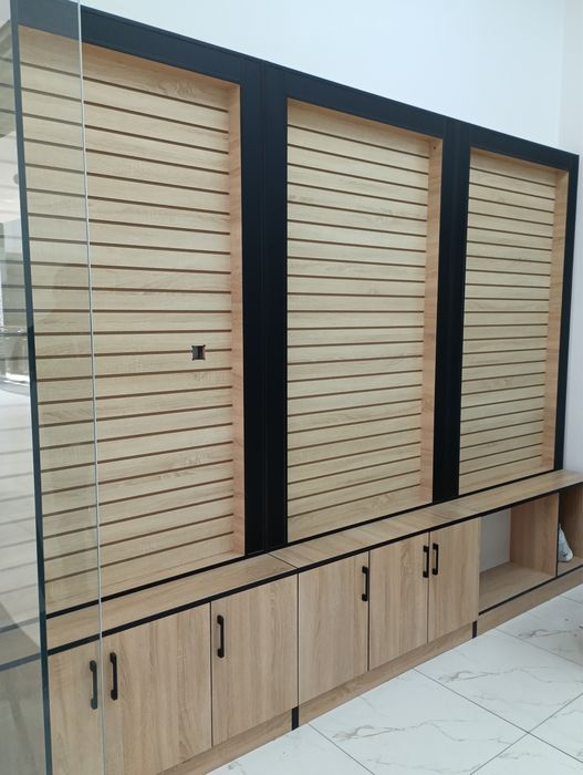 Telefon va aksessuarlar uchun vitrina sotiladi