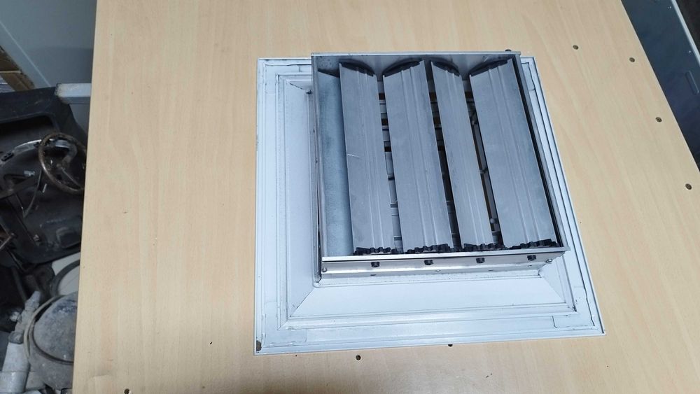 Таванна решетка - Алуминиев дифузор за въздуховоди 30/30см 4+1бр