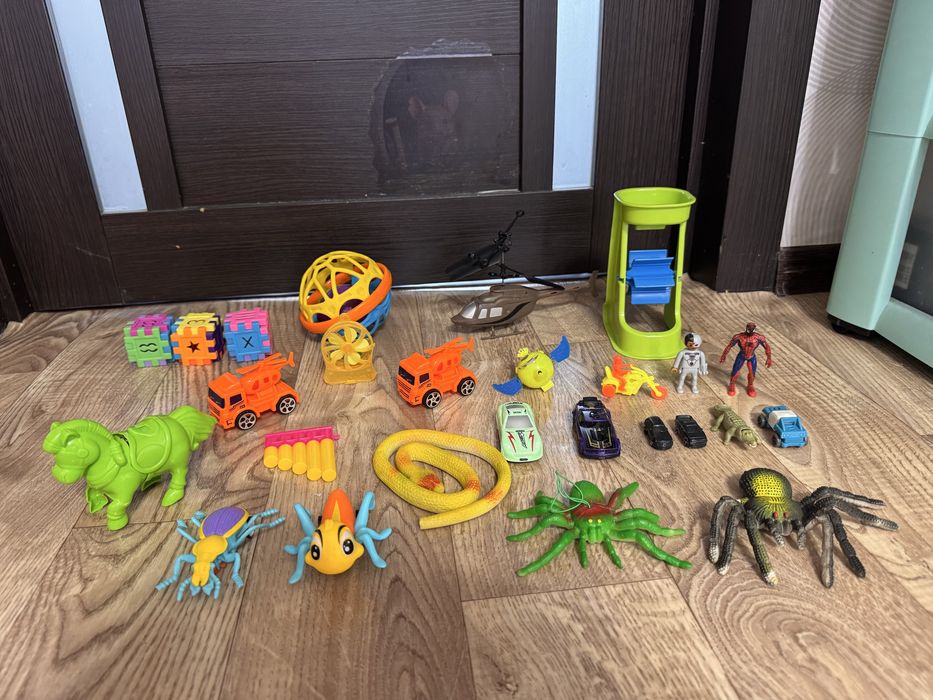 Продам игрушки для мальчика