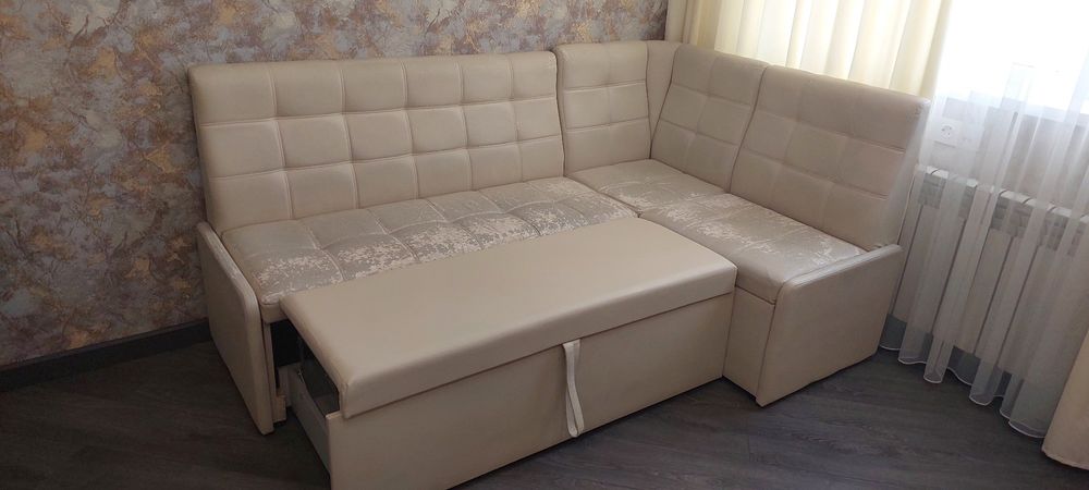 Кухонный уголок и стол