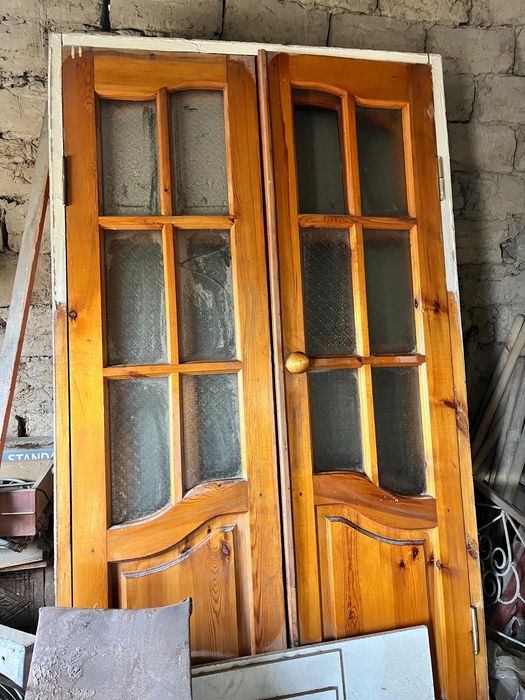 Ағаш есіктер 4 штук срочно