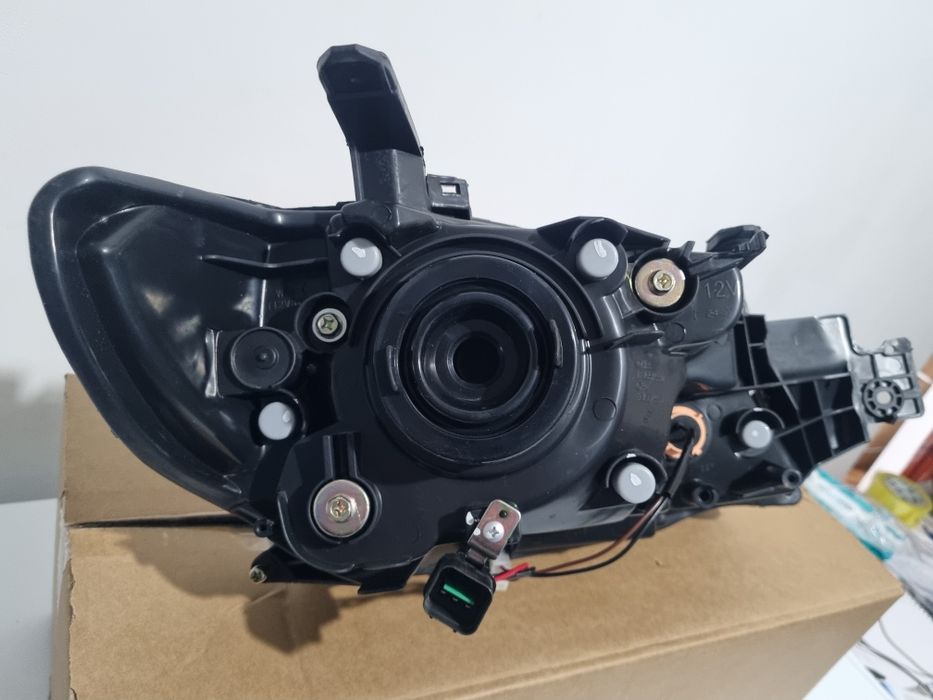 Мицубиси аутлендер фара