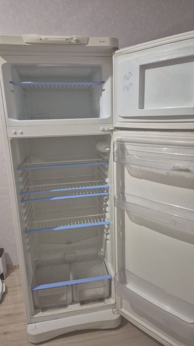 Продам холодильник INDESIT