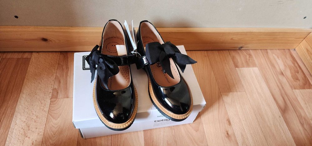 Туфельки новые школьные