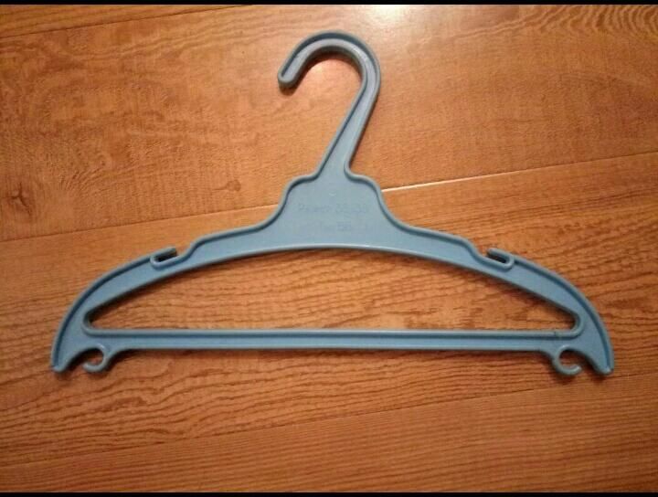 Продам вешалки детские