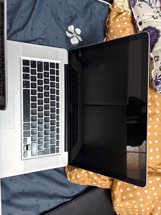 vand 3 macbook fara incarcatoare