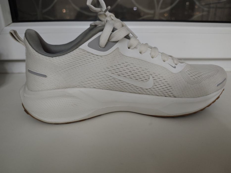 Кроссовка беговой