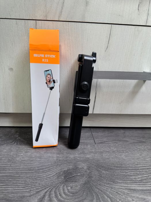 Селфи стик с лампа,дистанционно и трипод