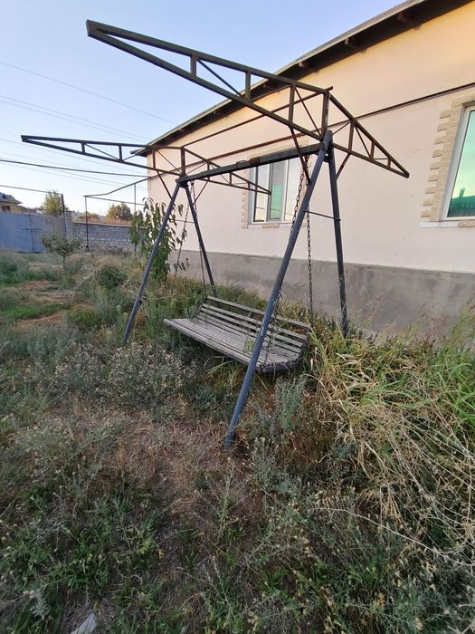 Качели с навесом