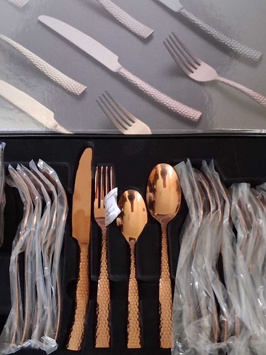 Комплект прибори за хранене  златни 24части