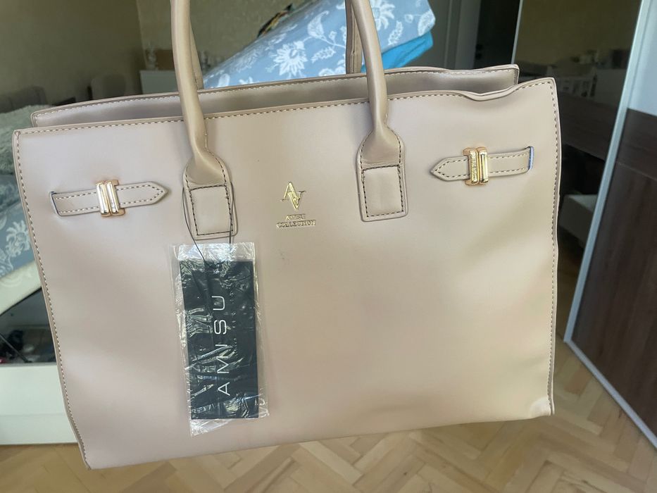 Нова бежова чанта