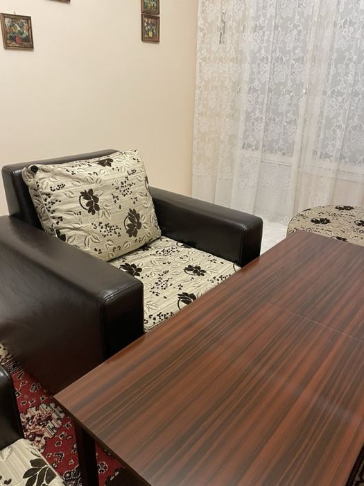 2 бр. фотьойла и маса