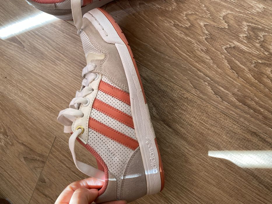 Кецове Adidas от естествени материали