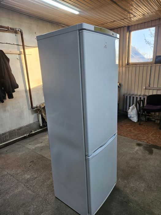 Холодильник Индезит в хорошем состоянии