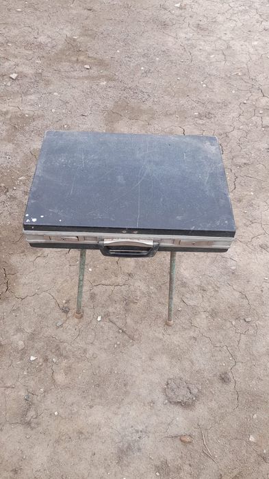 Чемоданы продаётся. Старое