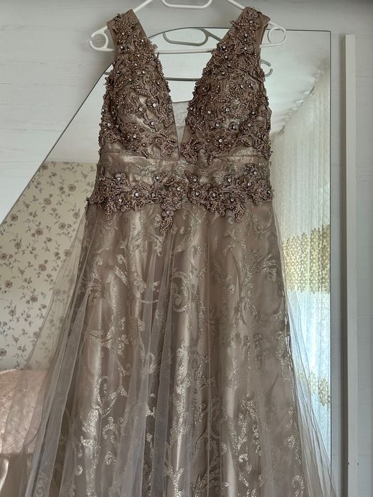 Vând rochie banchet