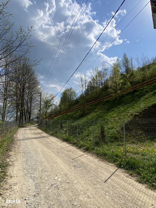 Teren vedere panoramica lacul Paltinu si dealuri in Valea Doftanei