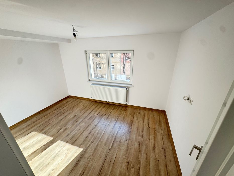 Apartament cu 2 camere M16 Etaj 1 Renovat !!!