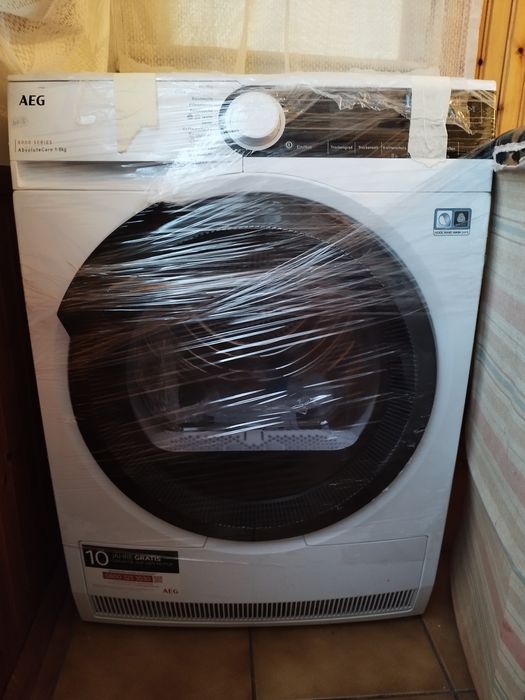 Продават се пералня и сушилня AEG, 1-8kg. Цената за двата уреда е 1500 евро. Може и по отделно. Цената може и да се договори.