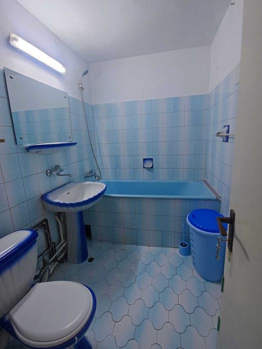 Inchiriez apartament 2 camere parter cartier CFR
