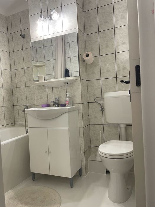 Proprietar inchiriez apartament 1 camera, 36 mp, str Stupilor, centrala proprie, balcon mare inchis, mobilat si utilat, pret 220€ + garantie
