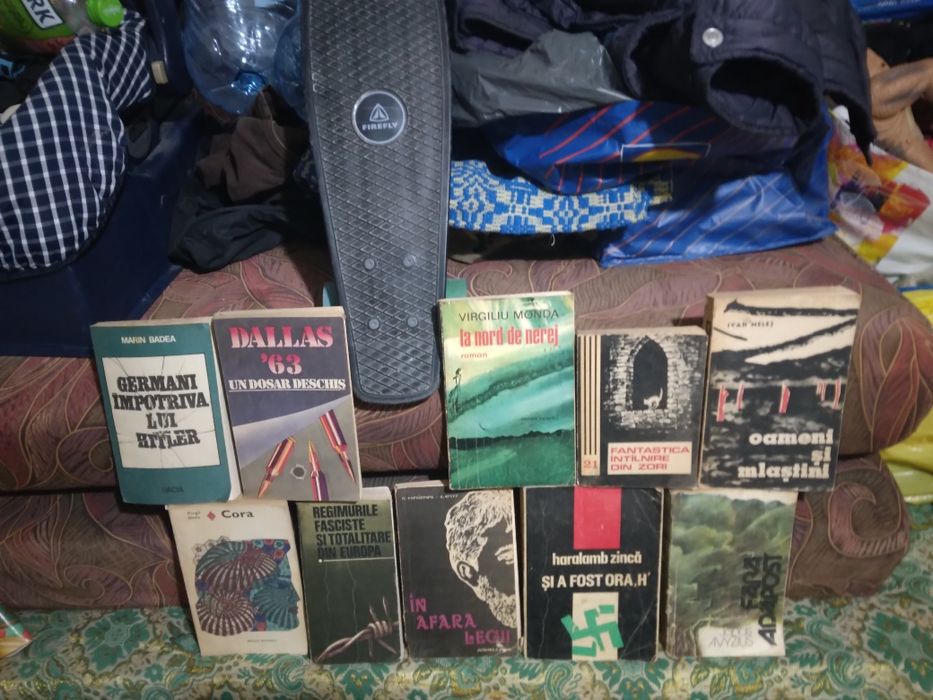 Vând cărți ieftin la 20 de lei bucata