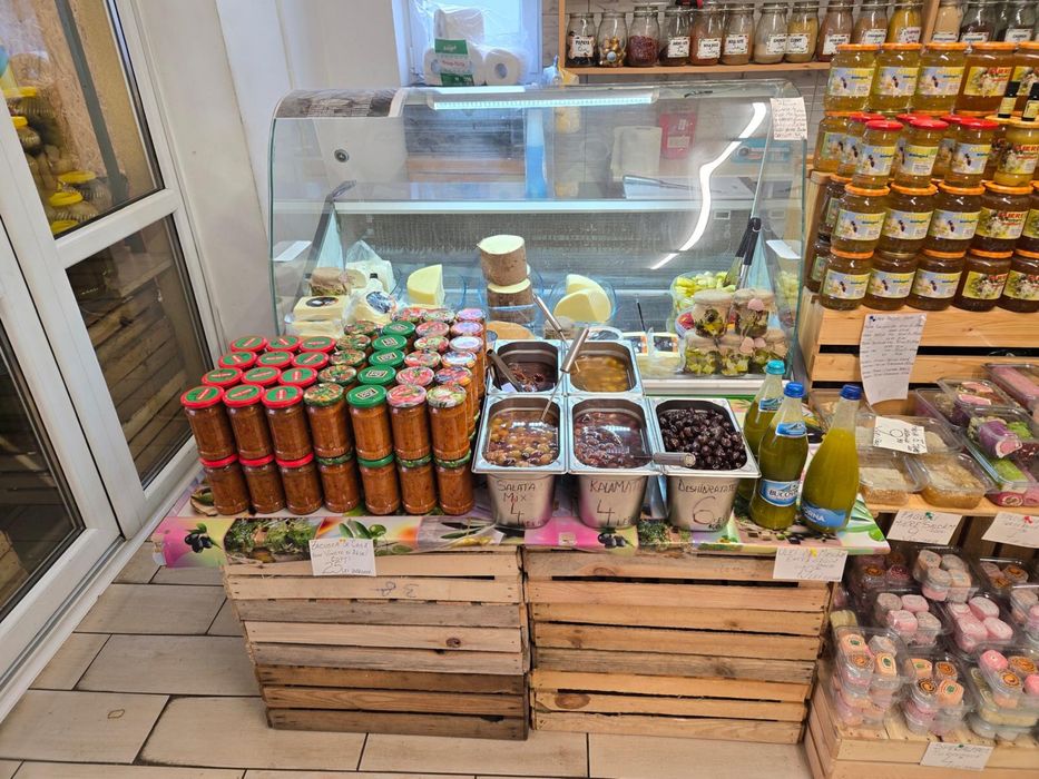 Afacere la cheie - APROZAR cu de toate, de la FRUCTE EXOTICE la MURATURI