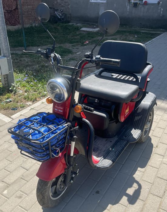 Vând moped electric cu 3 roți – an fabricație 09.04.2024 – 1.343 km . Predare în Cugir!