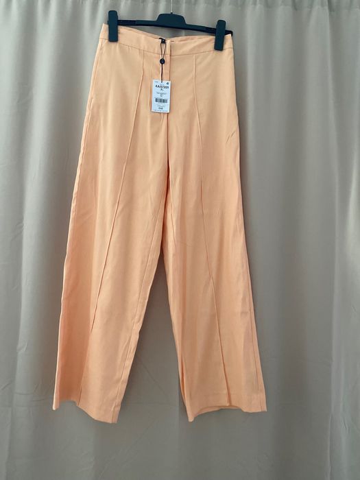 Pantaloni in 57%, Emma Willis