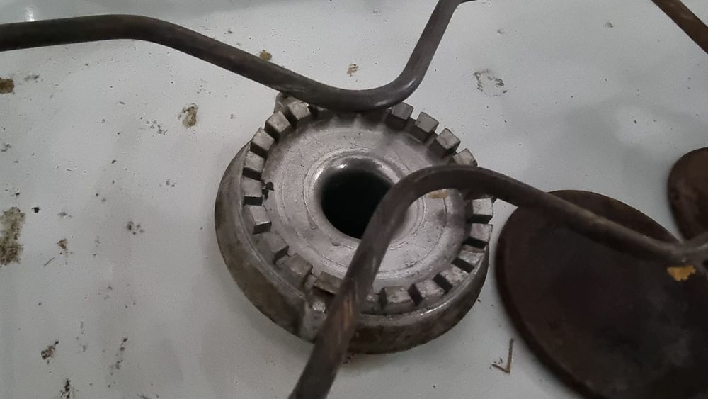 Продам газовую плиту