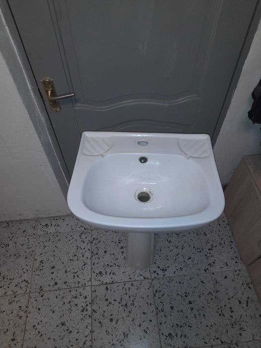 Раковина со стойкой