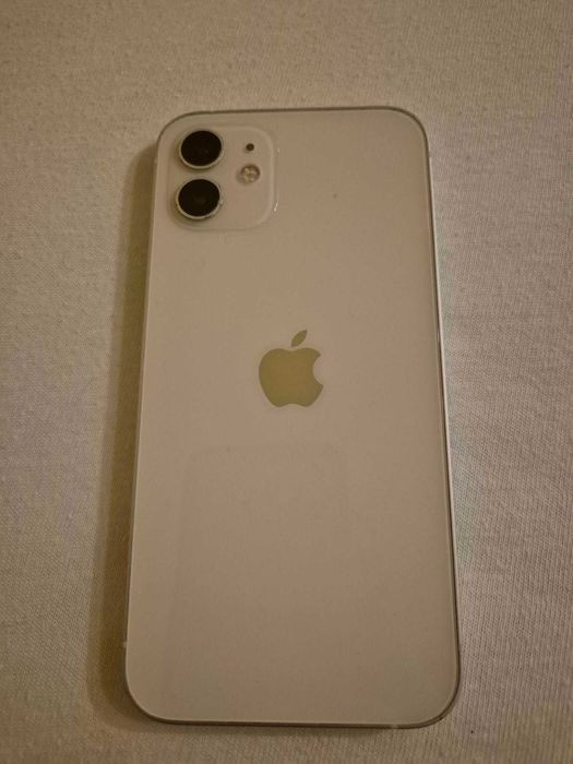 Продавам Айфон 12