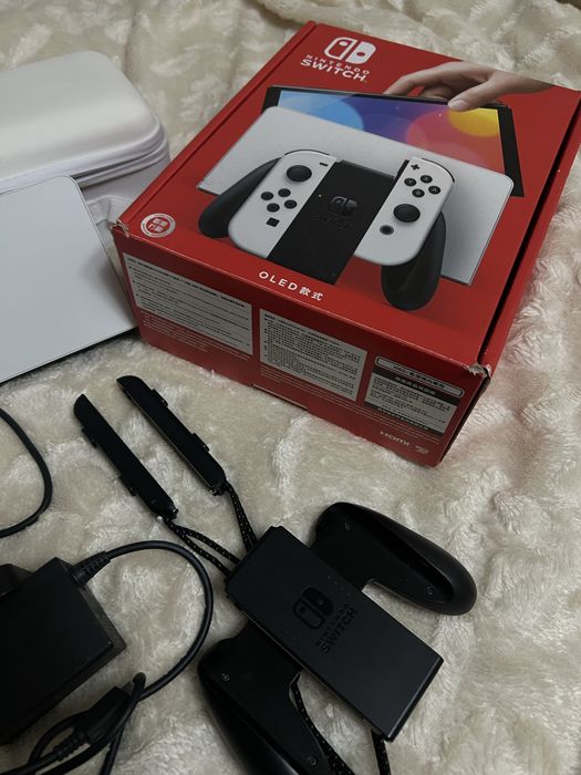 Игровая приставка Nintendo Switch OLED белый