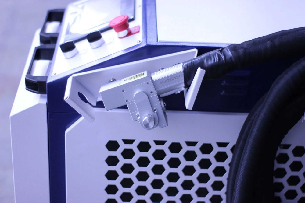 Лазерный очиститель ржавчины Raycus для бесконтактной очистки металл