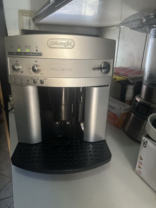 Expresor DeLonghi Magnifica