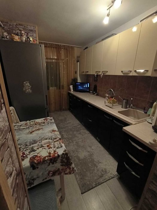 Apartament 3 camere decomandat cu doua balcoane- Campulung, Grui