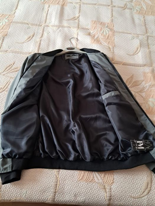 Продам ветровку новую