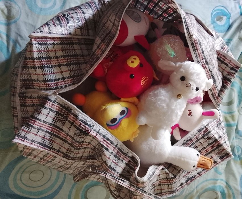 Игрушки дёшево 100 шт примерно новые