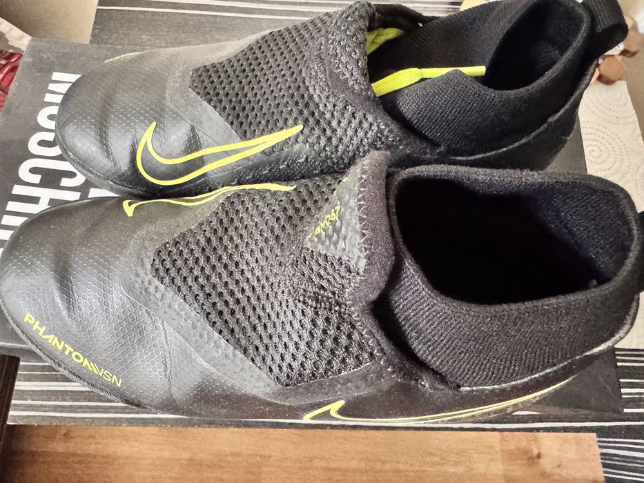 Детски футболни обувки в отчично състояние - Mizuno, Adidas, Nike