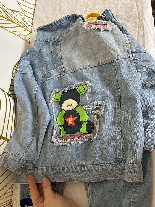 Джинсовая куртка и джинсы